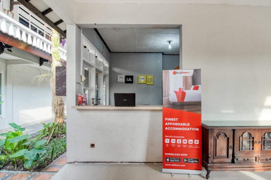 Reddoorz Near Malioboro Tugu Station Jogja Hotel Yogyakarta Exterior photo