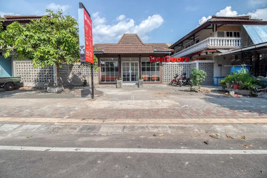 Reddoorz Near Malioboro Tugu Station Jogja Hotel Yogyakarta Exterior photo