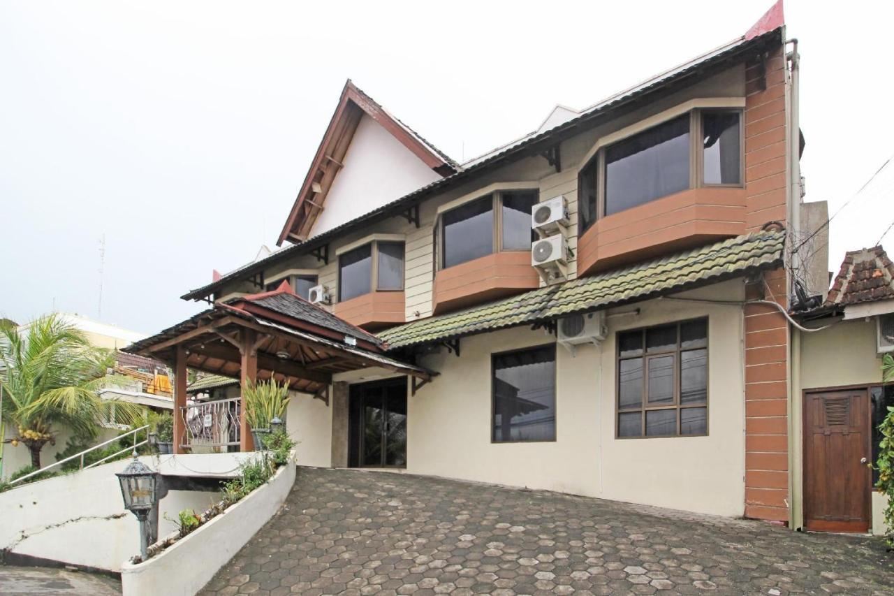 Reddoorz Near Malioboro Tugu Station Jogja Hotel Yogyakarta Exterior photo